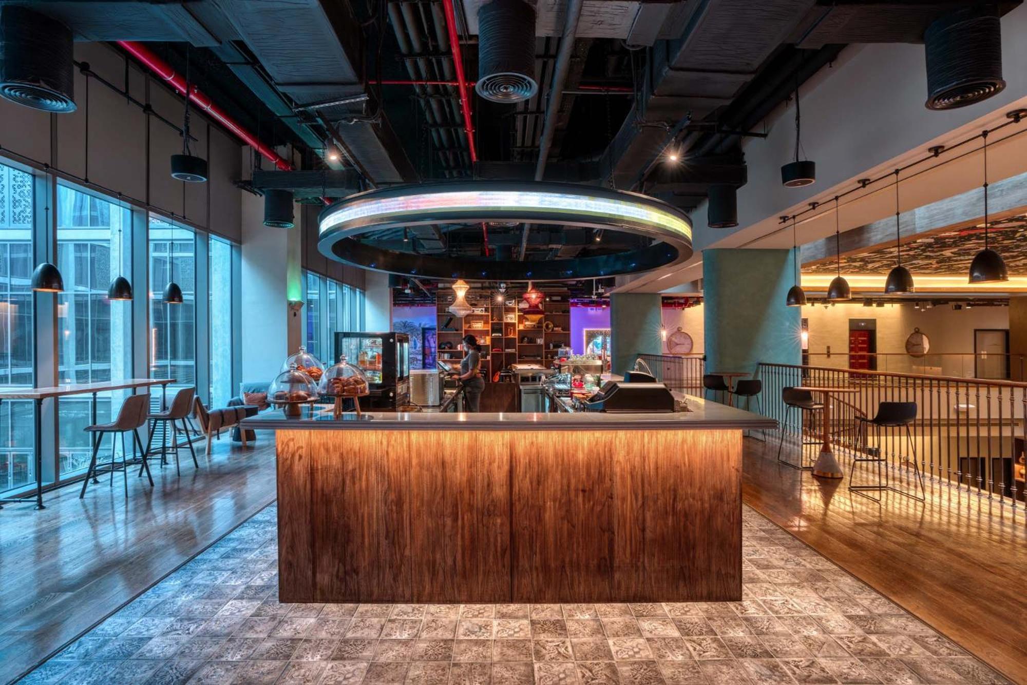 25Hours Hotel Dubai One Central Exteriér fotografie The bar at the 10th floor